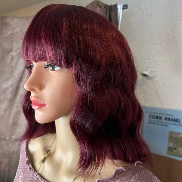 Burgundy wig with bangs - Picture 2 of 12